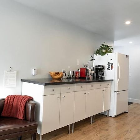 Modern Condo Steps From The Ocean Anchorage Exterior foto